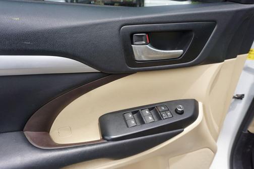 Blizzard Pearl 2019 Toyota Highlander XLE