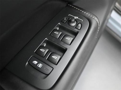 2023 Volvo XC60 B5 Ultimate Bright Theme