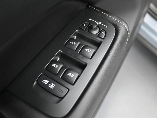 2023 Volvo XC60 B5 Ultimate Bright Theme