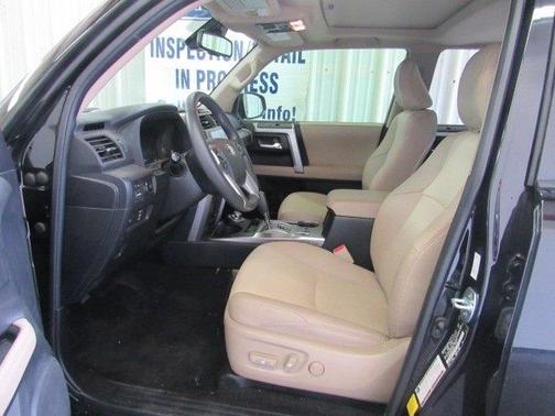 Photo 2 of 4 of 2020 Toyota 4Runner SR5 Premium
