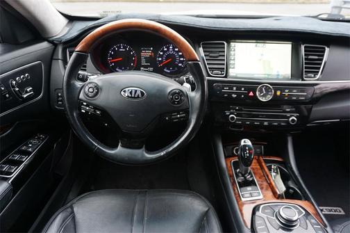 2016 Kia K900 Luxury 3.8L