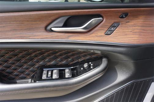 2023 Jeep Grand Cherokee Summit