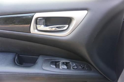 2018 Nissan Pathfinder SV