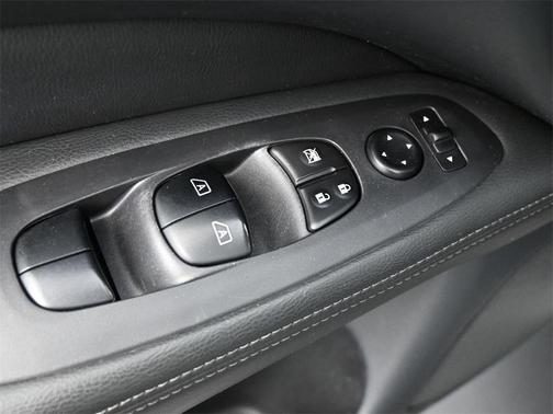 2018 Nissan Pathfinder SV