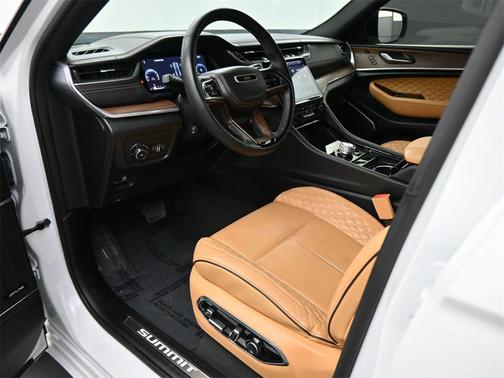 2023 Jeep Grand Cherokee Summit