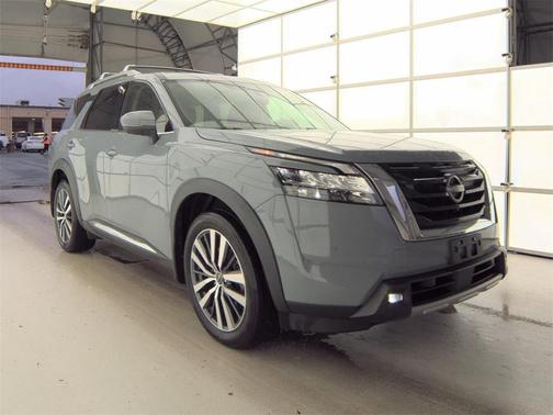 2022 Nissan Pathfinder Platinum 4WD