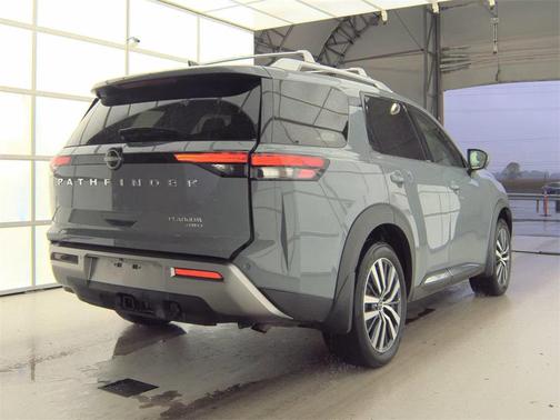 2022 Nissan Pathfinder Platinum 4WD