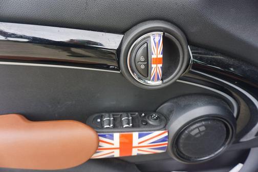 Pepper White 2023 MINI Hardtop Cooper S