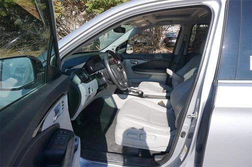 2020 Honda Pilot Touring 8-Passenger