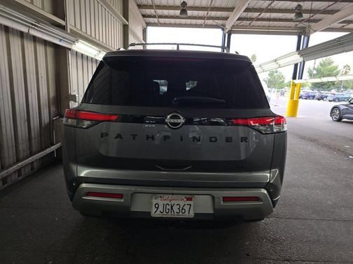 2024 Nissan Pathfinder SL FWD