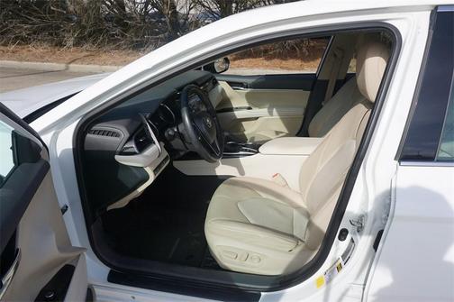 2020 Toyota Camry Hybrid XLE