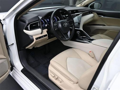 2020 Toyota Camry Hybrid XLE