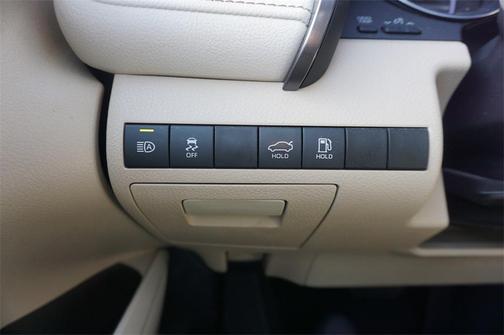 2020 Toyota Camry Hybrid XLE