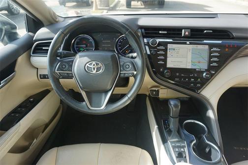 2020 Toyota Camry Hybrid XLE