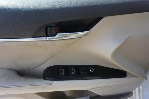 2020 Toyota Camry Hybrid XLE