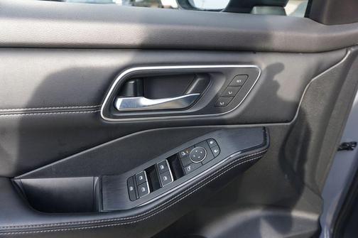 Boulder Gray Pearl/Super Black 2024 Nissan Rogue Platinum