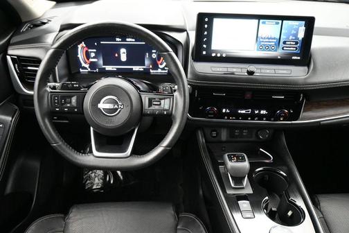 Boulder Gray Pearl/Super Black 2024 Nissan Rogue Platinum