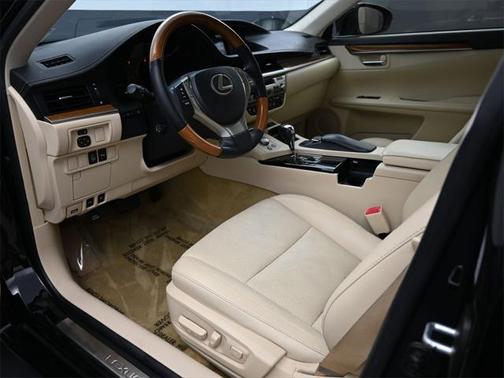 2014 Lexus ES 300h Base