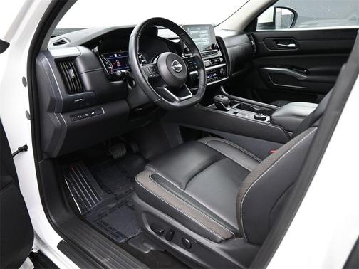 2024 Nissan Pathfinder SL 4WD