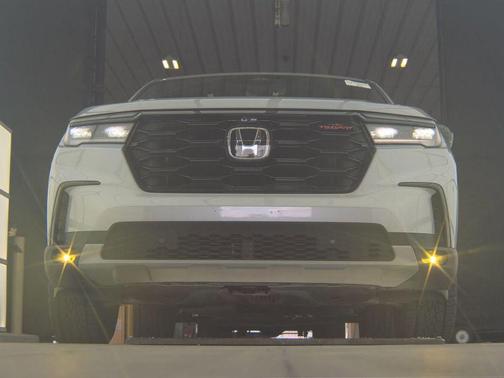 Modern Steel Metallic 2025 Honda Pilot TrailSport