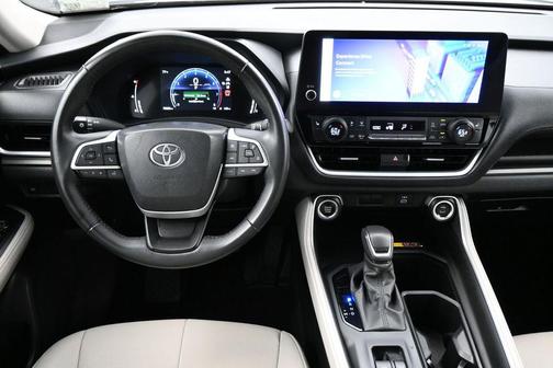 Midnight Black Metallic 2024 Toyota Grand Highlander XLE