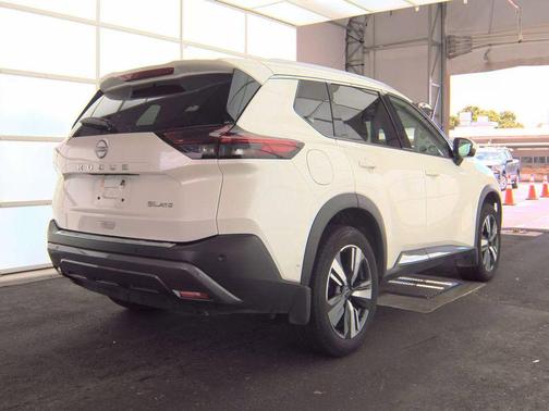 Pearl White 2023 Nissan Rogue SL