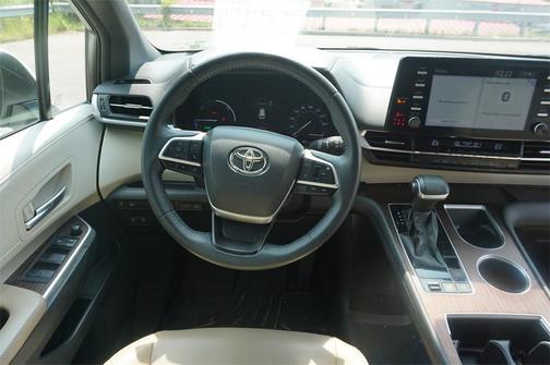 2021 Toyota Sienna XLE 8 Passenger