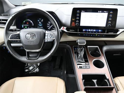 2021 Toyota Sienna XLE 8 Passenger