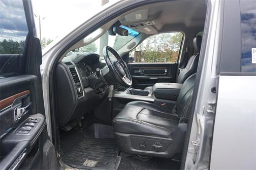 2018 RAM 2500 Laramie Crew Cab 4x4 6'4' Box