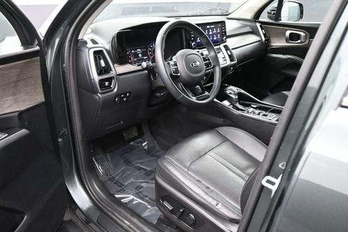 Green 2021 Kia Sorento EX