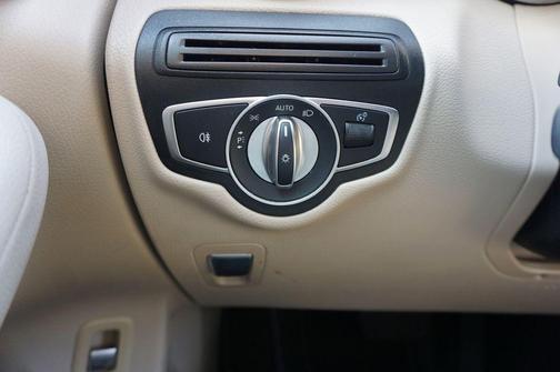 2018 Mercedes-Benz GLC 300 Base