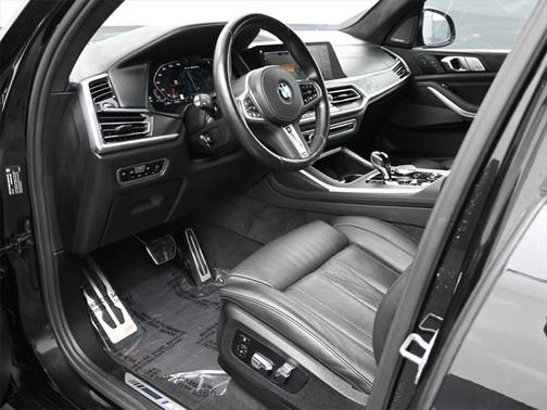 2022 BMW X7 M50i