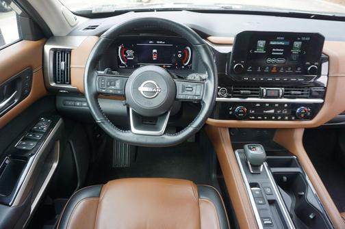 2022 Nissan Pathfinder Platinum 2WD