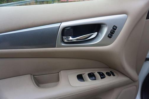 2017 Nissan Pathfinder SL