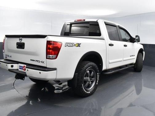 Photo 4 of 41 of 2015 Nissan Titan PRO-4X