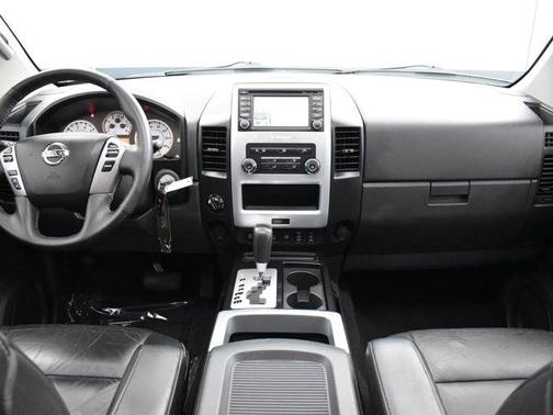 Photo 5 of 41 of 2015 Nissan Titan PRO-4X