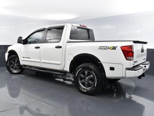 Photo 3 of 41 of 2015 Nissan Titan PRO-4X