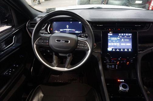 Bright White Clearcoat 2022 Jeep Grand Cherokee Altitude