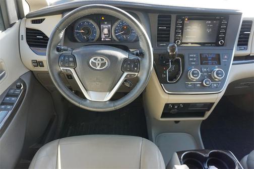 2018 Toyota Sienna XLE
