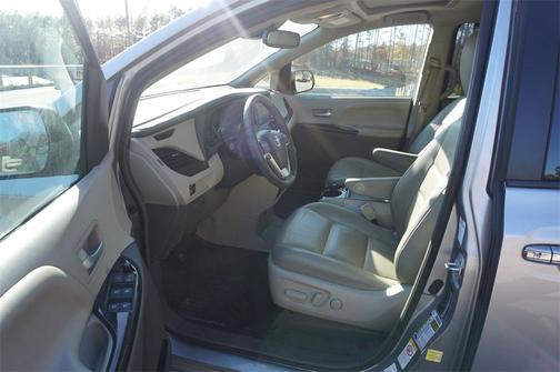 2018 Toyota Sienna XLE