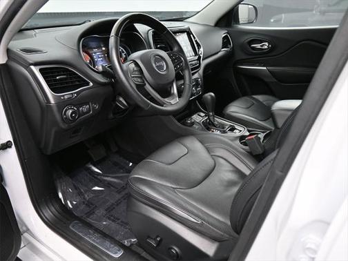 2019 Jeep Cherokee Overland
