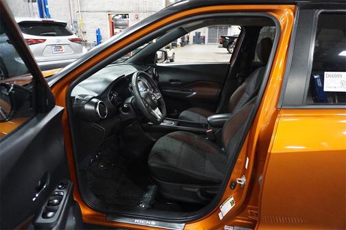 2022 Nissan Kicks SR