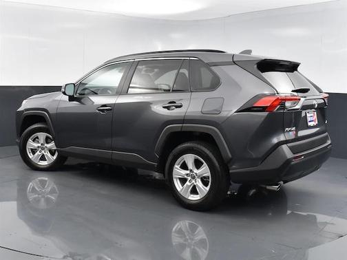 Photo 3 of 40 of 2021 Toyota RAV4 XLE