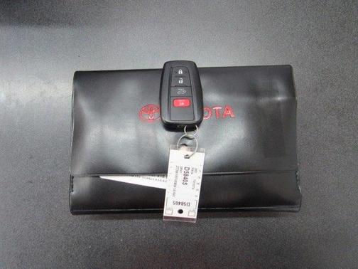 Photo 6 of 6 of 2021 Toyota RAV4 XLE