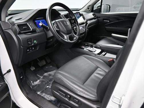 2022 Honda Pilot Touring 8-Passenger