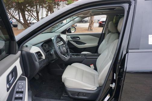 Super Black 2023 Nissan Rogue SV