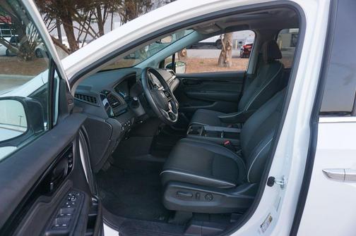 Platinum White Pearl 2024 Honda Odyssey Elite