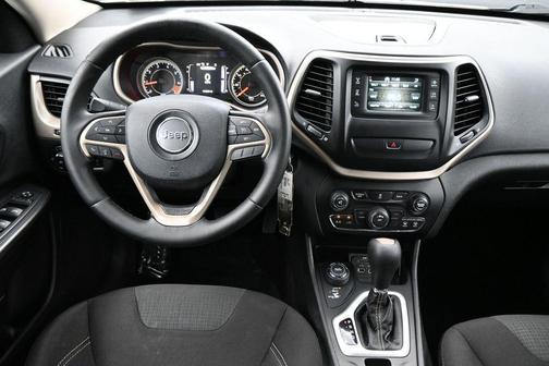 Bright White Clearcoat 2015 Jeep Cherokee Latitude