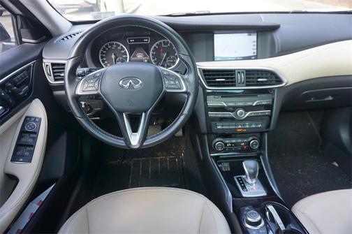 2018 INFINITI QX30 Premium