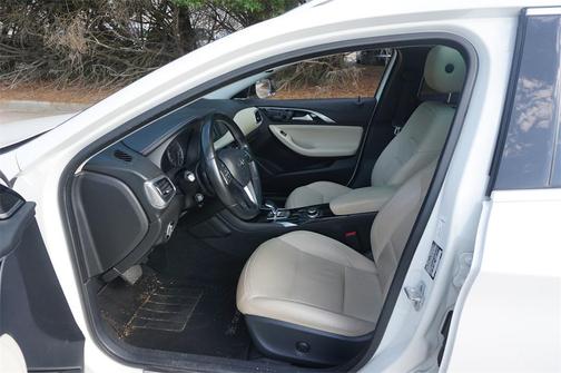 2018 INFINITI QX30 Premium